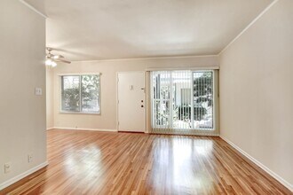 500 California Ave, North of Wilshire in Santa Monica, CA - Building Photo - Building Photo