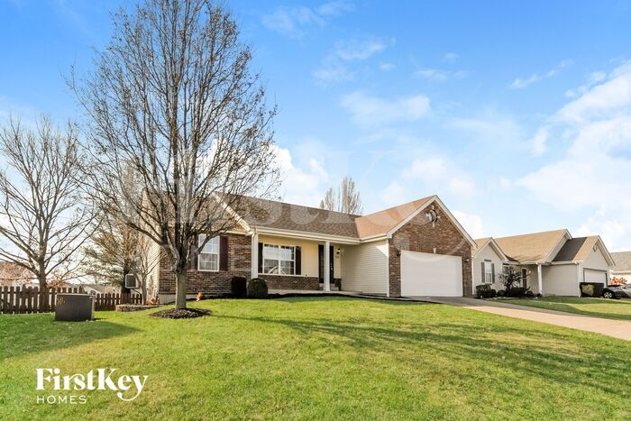 212 Royallmanor Ln in O'Fallon, MO - Building Photo