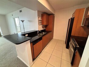 2775 NE 187th St, Unit 403 in Aventura, FL - Building Photo - Building Photo