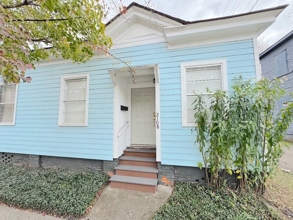 2108 Burroughs St in Savannah, GA - Building Photo