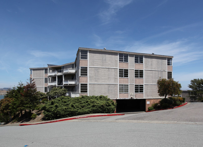 Madera Vista Apartments in Corte Madera, CA - Foto de edificio - Building Photo