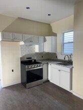 213 Harrison Ave, Unit Second Floor Apartment in Garfield, NJ - Foto de edificio - Building Photo