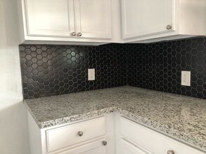4001 Yellowstone Blvd, Unit One-Bedroom in Houston, TX - Foto de edificio - Building Photo