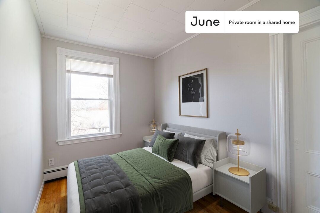 Room in Shared 4 bed/1 bath home in Boston, MA - Building Photo