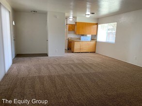 808 E Kaweah Ave in Visalia, CA - Building Photo - Building Photo