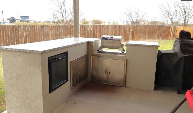 5811 Bear Lake Dr in San Antonio, TX - Building Photo - Building Photo