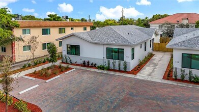 402-414 NW 41st St in Oakland Park, FL - Building Photo - Building Photo