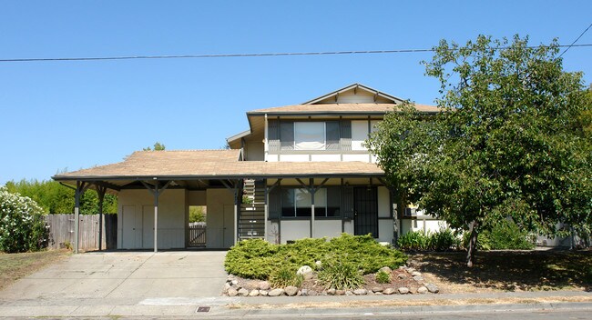 4449 Yukon Dr in Santa Rosa, CA - Building Photo - Building Photo