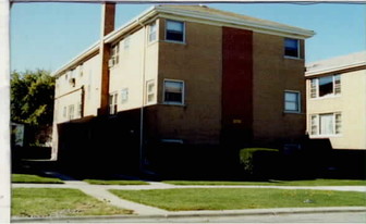 9008 N Cumberland Ave Apartments