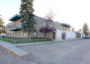 9333 50 St NW in Edmonton, AB - Building Photo - Building Photo