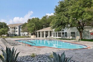 Avonmora Apartments in Austin, TX - Building Photo