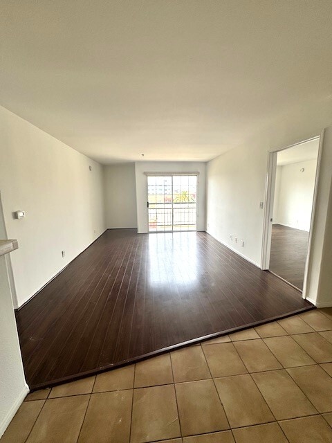 3861 Vinton Ave, Unit 304 in Culver City, CA - Building Photo - Building Photo