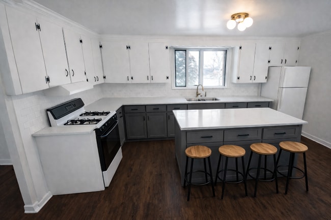 1128 Ridge Rd in Webster, NY - Foto de edificio - Building Photo