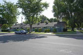 Merced Golden Apartments in Merced, CA - Building Photo - Building Photo