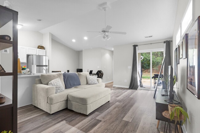 3825 Elizabeth Ave in New Bern, NC - Building Photo - Building Photo