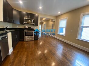 1568 Tremont St, Unit 2 in Boston, MA - Foto de edificio - Building Photo