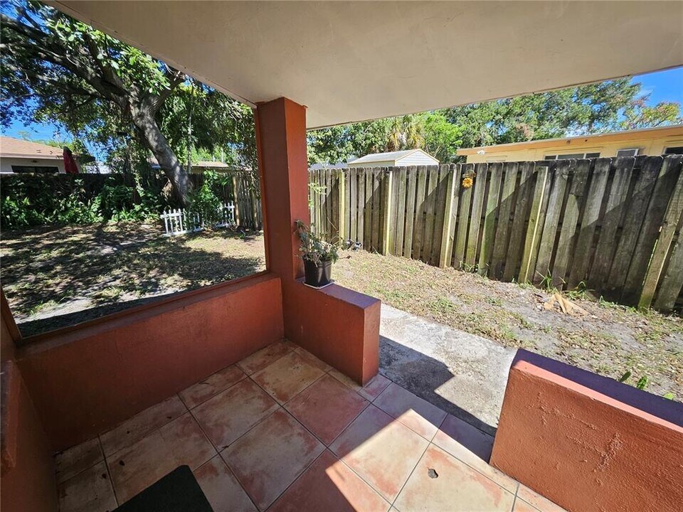 118 NW 8th Ave, Unit REAR in Dania Beach, FL - Foto de edificio