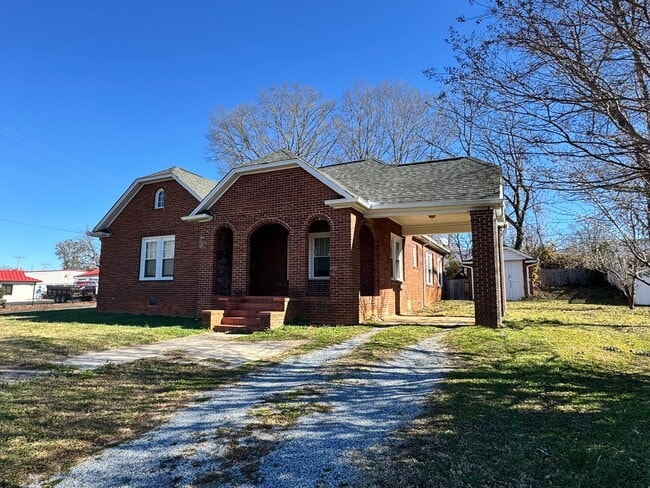 214 N Piedmont Ave in Kings Mountain, NC - Building Photo - Building Photo