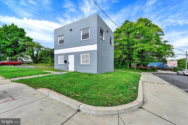 property at 2400 Annapolis Rd