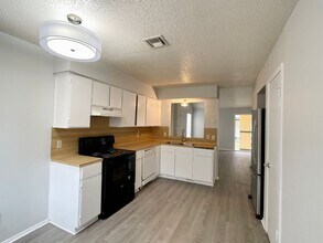 1006 Bird Creek Dr in Austin, TX - Building Photo - Building Photo