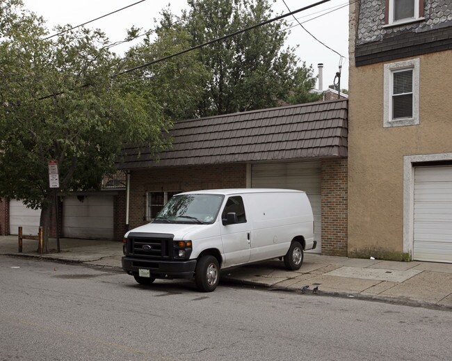 Christian Street Court in Philadelphia, PA - Foto de edificio - Building Photo