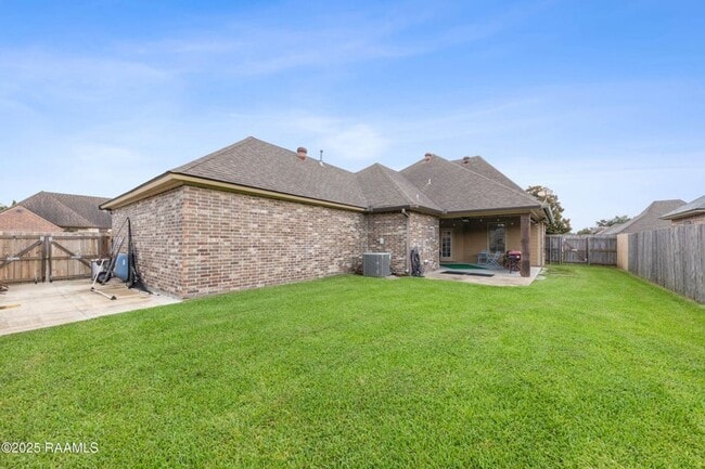 107 Marquee Dr in Broussard, LA - Building Photo - Building Photo