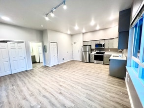 2330 Yakima Ct in Tacoma, WA - Building Photo - Building Photo