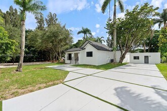 4800 SW 61st Ave in Davie, FL - Building Photo - Building Photo
