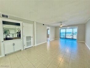 2711 First St in Ft. Myers, FL - Foto de edificio - Building Photo