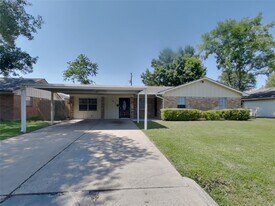 411 E Carby Rd in Houston, TX - Building Photo