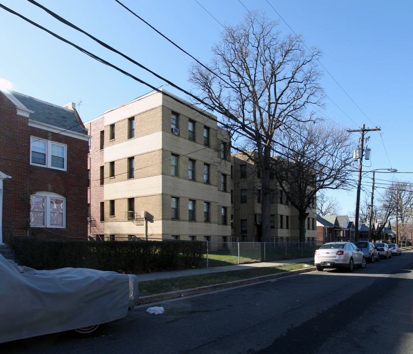 551-557 Lebaum St SE in Washington, DC - Building Photo