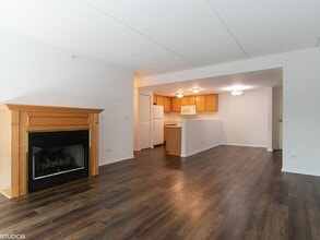1111 Burlington Ave, Unit 201 in Lisle, IL - Building Photo - Building Photo