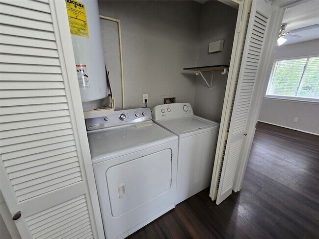 5628 Birchmont Dr, Unit D in Houston, TX - Building Photo - Building Photo