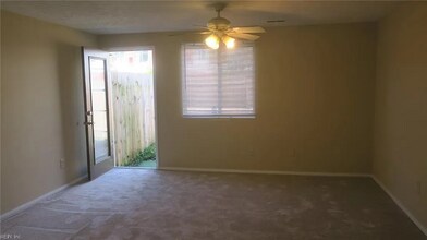 25 Christine Ct in Hampton, VA - Building Photo - Building Photo
