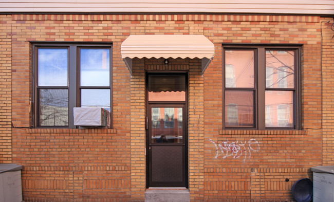 75 Driggs Ave in Brooklyn, NY - Building Photo - Building Photo