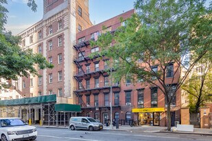 138-140 E 31st St in New York, NY - Building Photo