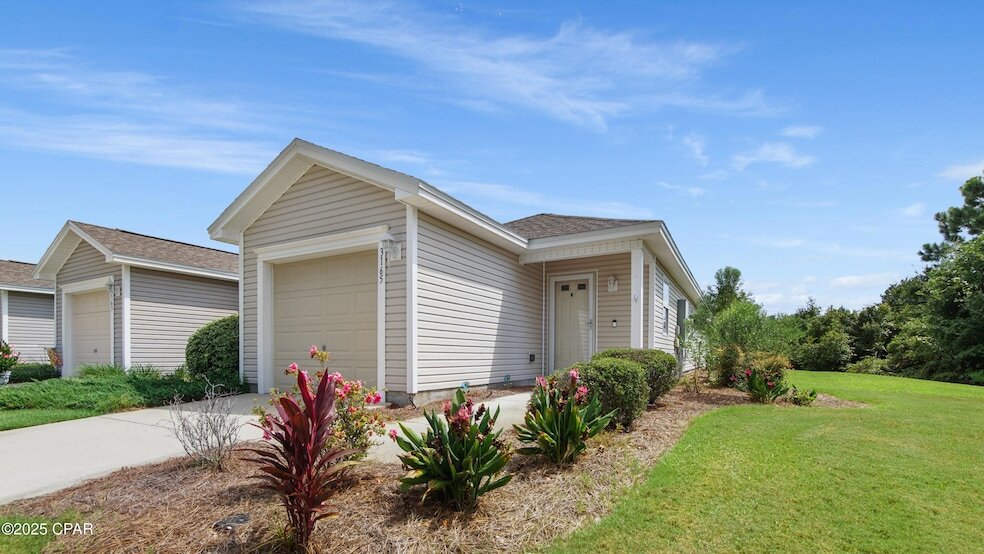 3165 Meadow St in Lynn Haven, FL - Foto de edificio