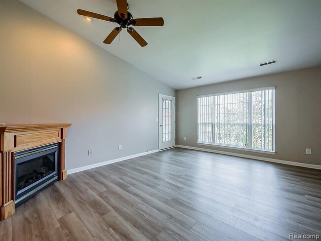 8208 Chesapeake Cir in Commerce Township, MI - Building Photo - Building Photo