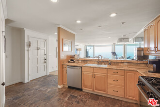 20456 Pacific Coast Hwy in Malibu, CA - Building Photo - Building Photo