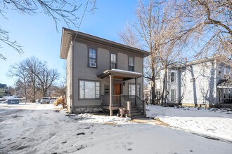 127 Elm St, Unit 3 in Kalamazoo, MI - Foto de edificio - Building Photo