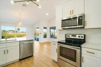 527 Rotonda Cir in Rotonda West, FL - Building Photo - Building Photo