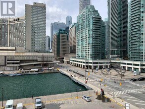 15 Queens Quay E in Toronto, ON - Building Photo - Building Photo