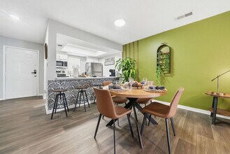 8307 Royal Sand Cir in Tampa, FL - Building Photo - Building Photo