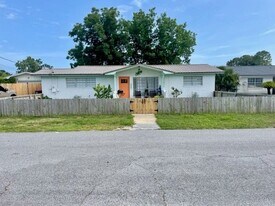 208 Poinsettia Dr in Panama City Beach, FL - Building Photo