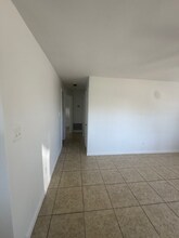 623 92nd Ave N in Naples, FL - Foto de edificio - Building Photo