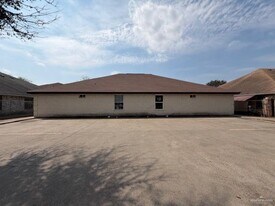 1 S 31st St in McAllen, TX - Building Photo