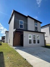 841 Massachusetts Ave in Bentonville, AR - Foto de edificio - Building Photo