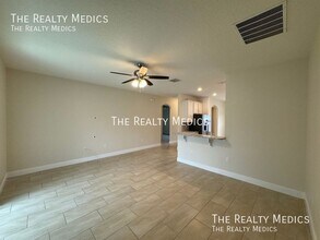 405 Last Tree Dr in DeLand, FL - Building Photo - Building Photo