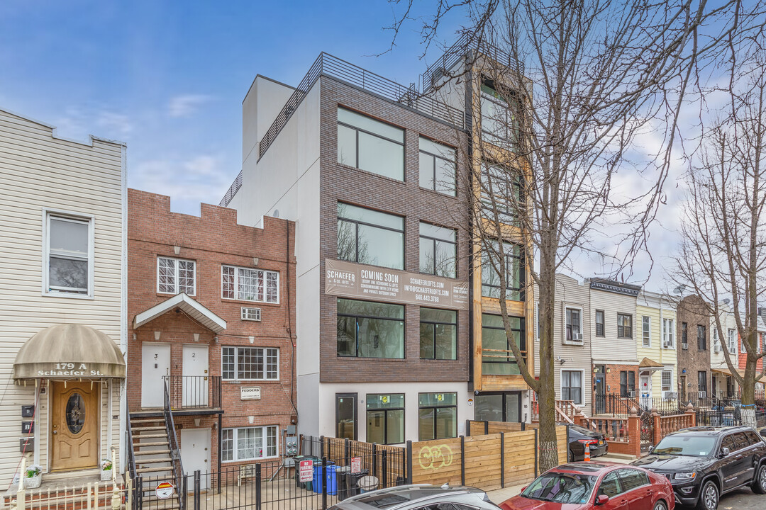 185 Schaefer St in Brooklyn, NY - Building Photo