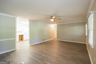 2300 Leaf Land Dr in Duluth, GA - Building Photo - Building Photo